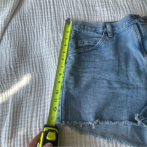 Wrangler Relaxed Fit Denim Shorts - Vintage Wash Cut Off Blue Jean - Picture 5 of 6